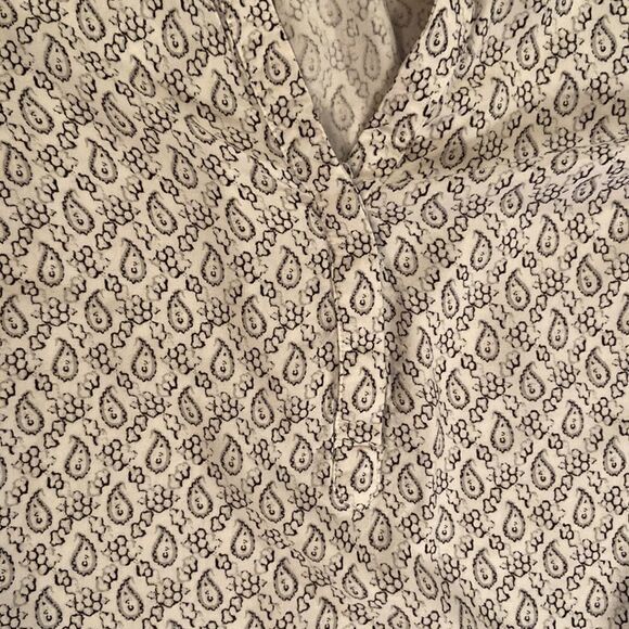 Old navy, size medium V-neck with buttons 3/4 sleeve, black white and gray - Picture 4 of 5